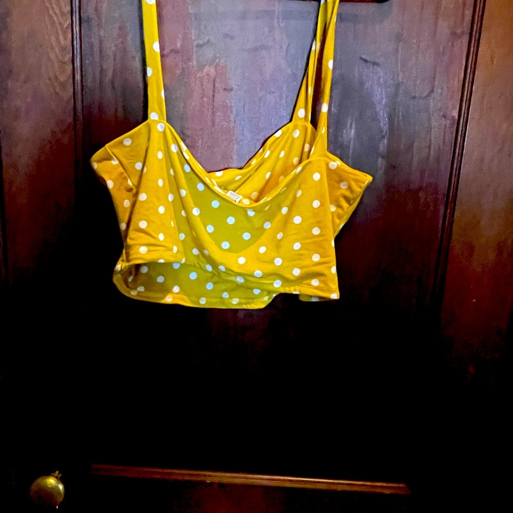 Yellow and white polka dot crop top. Size 3XL.
